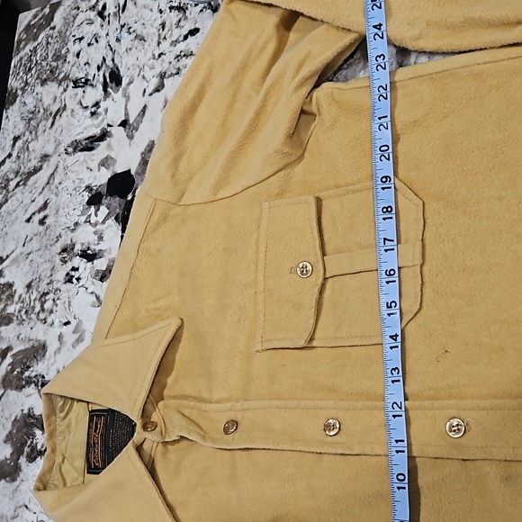 Eddie Bauer fzzy flannel shirt - Picture 4 of 5